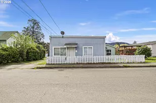 215 E 2nd Ave, Riddle, OR 97469 - Photo 5