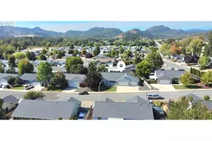 364 NW Teal St, Winston, OR 97496 - Photo 35