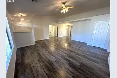 364 NW Teal St, Winston, OR 97496 - Photo 5