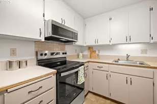 15025 NE Sacramento St, Portland, OR 97230 - Photo 9