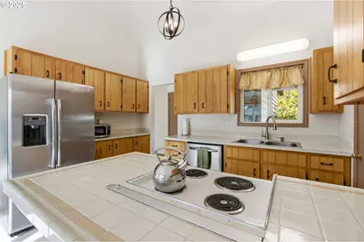 2423 Benson Ln, Eugene, OR 97408 - Photo 21