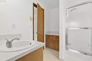 2423 Benson Ln, Eugene, OR 97408 - Photo 13