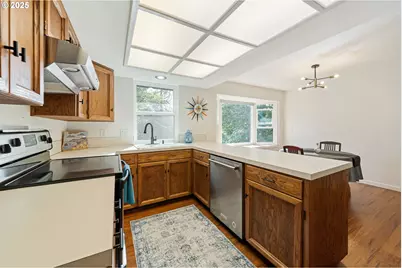 7130 SW Shady Ln, Portland, OR 97223 - Photo 9