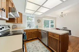 7130 SW Shady Ln, Portland, OR 97223 - Photo 9