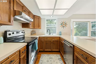 7130 SW Shady Ln, Portland, OR 97223 - Photo 11