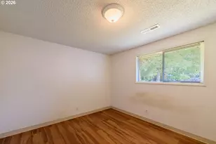 165 E Rosewood Ave, Eugene, OR 97404 - Photo 27