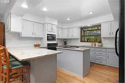 1359 Quail Ln, Roseburg, OR 97471 - Photo 11