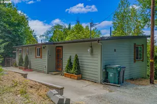204 S Irving St, Coquille, OR 97423 - Photo 1