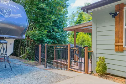 204 S Irving St, Coquille, OR 97423 - Photo 5
