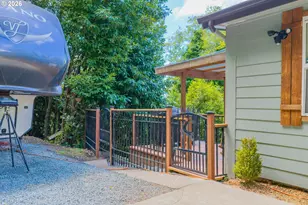 204 S Irving St, Coquille, OR 97423 - Photo 5