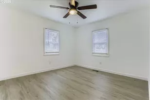 4205 NE Highland Ct, Portland, OR 97218 - Photo 15