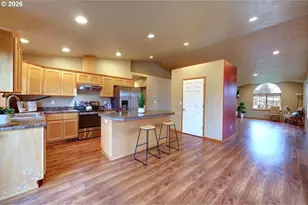 682 NW 9th St, Warrenton, OR 97146 - Photo 7