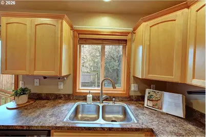 682 NW 9th St, Warrenton, OR 97146 - Photo 9