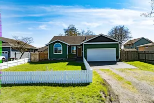 682 NW 9th St, Warrenton, OR 97146 - Photo 1