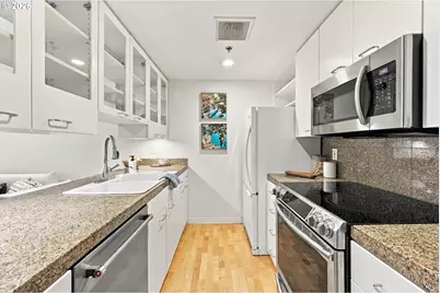 1132 SW 19th Ave #104, Portland, OR 97205 - Photo 21