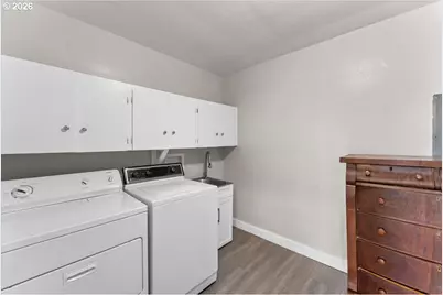 1725 Grant St NE, Salem, OR 97301 - Photo 17