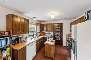 2031 Kincheloe Ln, Myrtle Point, OR 97458 - Photo 11