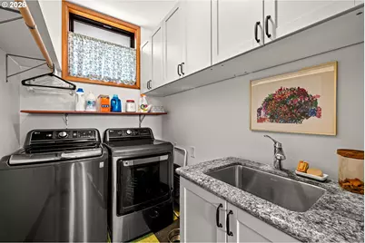 7929 SW 4th Ave, Portland, OR 97219 - Photo 13