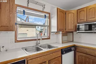 18989 NE Marine Dr, Portland, OR 97230 - Photo 15