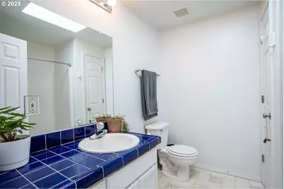 9809 N Exeter Ave, Portland, OR 97203 - Photo 21