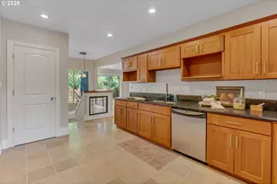 3762 N Melrose Dr, Portland, OR 97227 - Photo 7