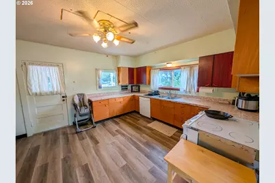 2104 1st St, La Grande, OR 97850 - Photo 3