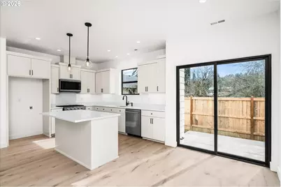 870 W 25th Ave, Eugene, OR 97405 - Photo 9