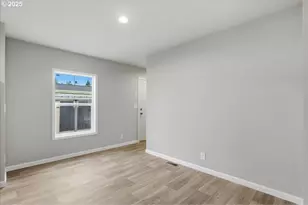 20815 Walnut St, Aurora, OR 97002 - Photo 13