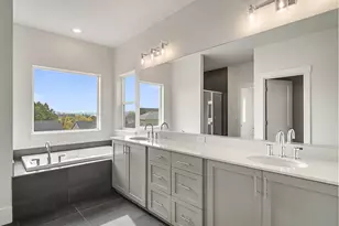 11882 SW Strobel Rd, Beaverton, OR 97007 - Photo 23