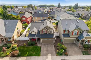 881 N 28th Ave, Cornelius, OR 97113 - Photo 3