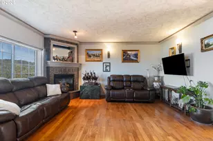 1548 NE Rocky Ridge Dr, Roseburg, OR 97470 - Photo 13