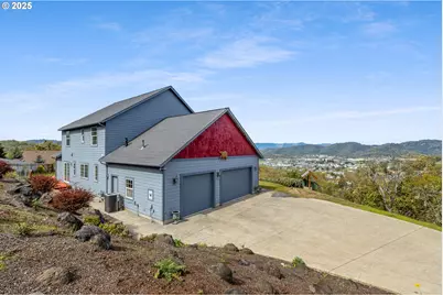 1548 NE Rocky Ridge Dr, Roseburg, OR 97470 - Photo 1