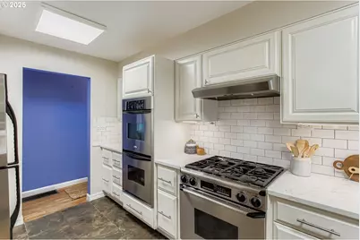6405 SW Radcliffe St, Portland, OR 97219 - Photo 9