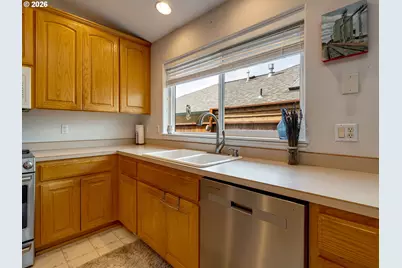 2083 NW Willamette Dr, McMinnville, OR 97128 - Photo 13