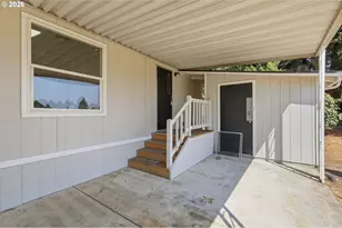 386 Lochaven Ave, Springfield, OR 97477 - Photo 3