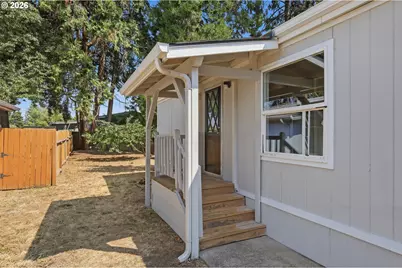 386 Lochaven Ave, Springfield, OR 97477 - Photo 7