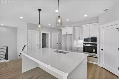 12130 SW Turnagain Dr, Tigard, OR 97224 - Photo 7