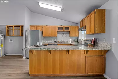 468 Merlee Cir, Eagle Point, OR 97524 - Photo 9