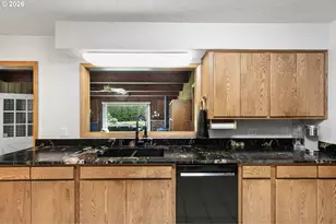 1295 Betty Ln, Eugene, OR 97404 - Photo 7