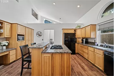 6831 Holly St, Springfield, OR 97478 - Photo 13