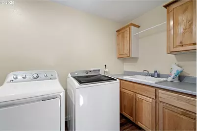 6831 Holly St, Springfield, OR 97478 - Photo 29
