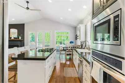 909 NW 22nd Ave, Camas, WA 98607 - Photo 9