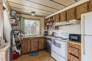 33665 Hampton Rd, Eugene, OR 97405 - Photo 11