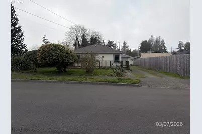456 N Cammann St, Coos Bay, OR 97420 - Photo 1