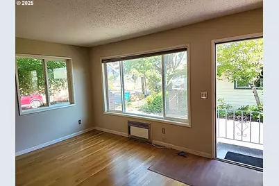 36 SE 52nd Ave, Portland, OR 97215 - Photo 3