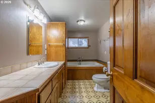 243 N Lane St, Cottage Grove, OR 97424 - Photo 9