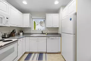 17666 NW Rolling Hill Ln, Beaverton, OR 97006 - Photo 9