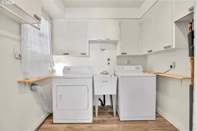 12050 NE Broadway, Portland, OR 97220 - Photo 13