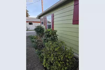 1589 NW Calkins Ave, Roseburg, OR 97471 - Photo 21