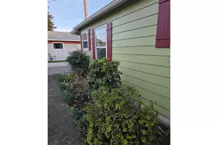 1589 NW Calkins Ave, Roseburg, OR 97471 - Photo 21